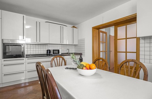 Skradin Apartment | Stunning apartment in Dubravice