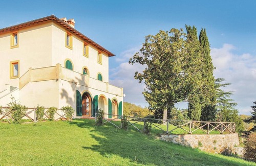 Bucine Apartment | Exceptional 4-Bedroom Stay in Bucine AR with Pool & Spa