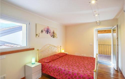 Peschiera Maraglio Apartment | Pet-Friendly Apartment in Monte Isola with Kitchen Amenities