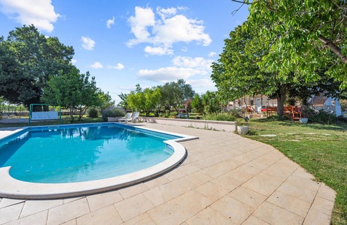 Gradina Apartment | Stunning apartment in Lozovac with WiFi