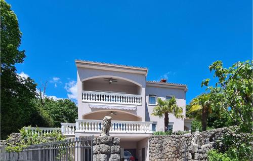 Mihotici Apartment | Cozy Pobri Apartment with Kitchen and Family-Friendly Amenities