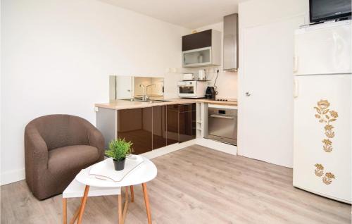 Sete Apartment | Comfortable Apartment in Ste with Kitchen & Pet Friendly