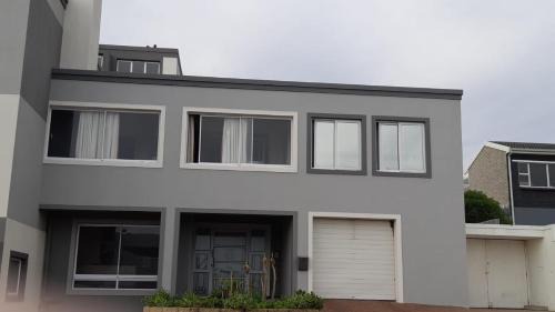 Melkbosstrand Apartment | Oceanfront Apartment with Incredible Views of Table Mountain
