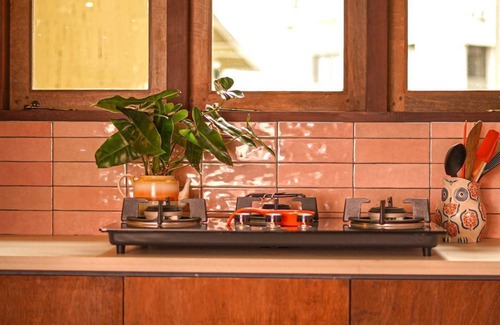 Kadavanthra Apartment | Art-Filled Waterfront Apartment in Kochi for Families