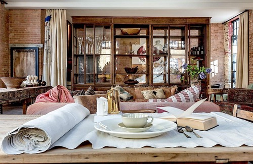 Cathedrals Apartment | Artistic Retreat with Spa and Breakfast near Borough Market