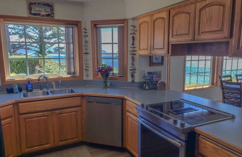 Netarts House | Exquisite Bay & Ocean Views - Guest Rated 9.8/10!