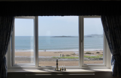 Rhosneigr House | Unforgettable Bay Views and Sunset Retreat with Pool