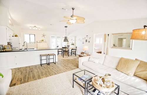 Bonita Springs House | Beach Cottage Retreat with Private Pool & Ocean Views