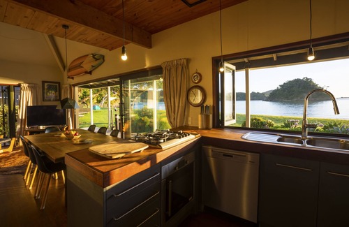 Tutukaka House | Exquisite Beachfront Retreat at Tutukaka Harbour