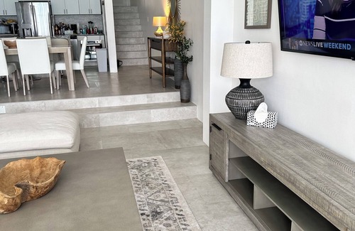 Pelican Key Villa | Beachfront Villa with Infinity Pool - Rated 9.6/10!