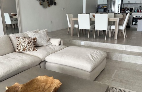 Pelican Key Villa | Beachfront Villa with Infinity Pool - Rated 9.6/10!