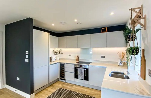 Perranporth Apartment | Oceanfront Beach Apartment with Pool & Pet-Friendly Perks