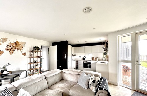 Perranporth Apartment | Oceanfront Beach Apartment with Pool & Pet-Friendly Perks