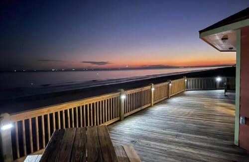 Gilchrist House | Oceanfront 3 Bedroom Home with Pet-Friendly Amenities