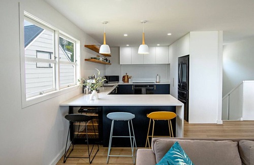 Grahams Beach House | Stunning beachfront Bach !