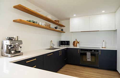 Grahams Beach House | Stunning beachfront Bach !