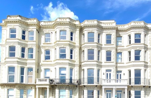 Worthing Apartment | Stunning Beachfront G/F Aptmt + Free Prkg