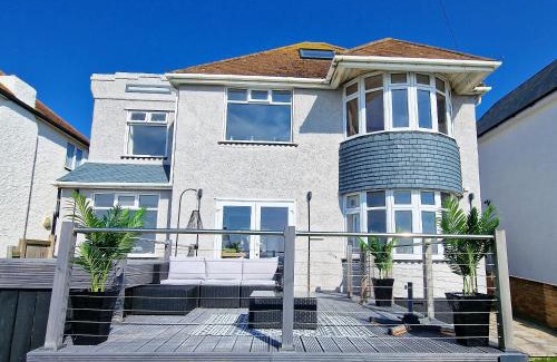 Swalecliffe House | Beachfront Getaway with Ocean View in Herne Bay, Kent