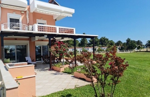 Sithonia House | Inviting Beachfront Villa with Spa & Pet-Friendly Perks