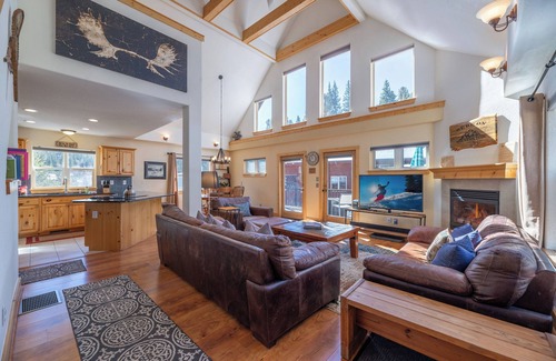 Blue River House | Top-Rated Breckenridge Lodge Near Ski Resort with Hot Tub