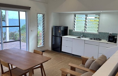 Mele House | Beachfront Bungalows with Complimentary Breakfast Awaits