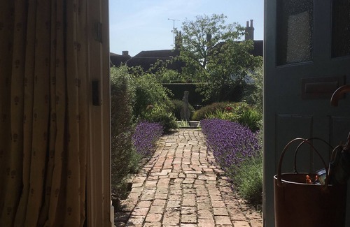 Rolvenden House | Elegant C15th Hall House with Private Pool & Gardens