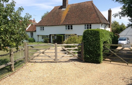 Rolvenden House | Elegant C15th Hall House with Private Pool & Gardens