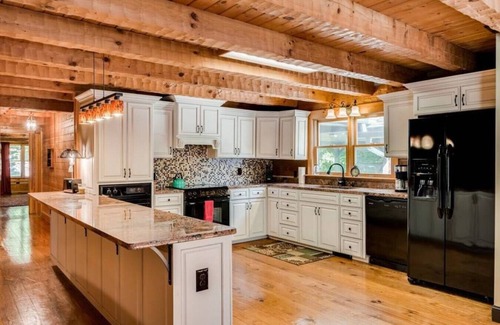 Hendersonville Cabin | Enchanting Cabin in the Woods with Pool and Spa Near Nashville