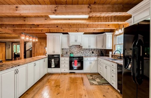 Hendersonville Cabin | Enchanting Cabin in the Woods with Pool and Spa Near Nashville