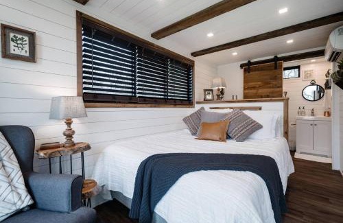 Waco House | Beautiful CargoHome Close to Waco, Magnolia & Baylor