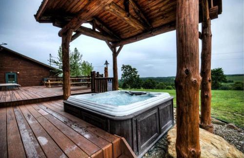 Keene House | Stunning Cedar Log Home with Panoramic Views - Hot Tub - Game Bar & Theatre Rooms