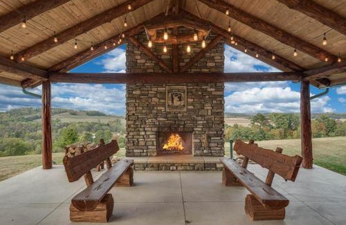 Keene House | Stunning Cedar Log Home with Panoramic Views - Hot Tub - Game Bar & Theatre Rooms
