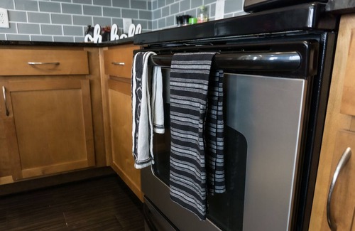 Dallas Design District Apartment | Stunning Central Dallas 1BR | Great Amenities & Pool