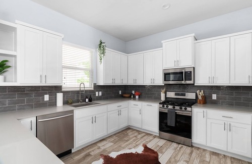 St. John - Coronado Hills House | Cozy 3 Bed Home with Spa & Breakfast in Central Location