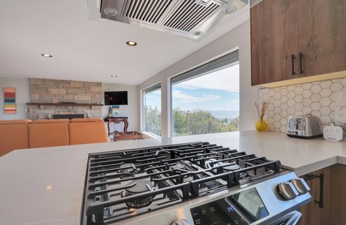 Northeast Tacoma House | Beautiful Home with Ocean View in Central Location