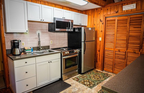 Pine Mountain House | Cozy chalet near amenities with pool & child-friendly options!