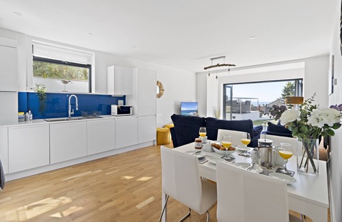Torquay Apartment | Coastal Apartment in South Devon with Ocean Views & Garden