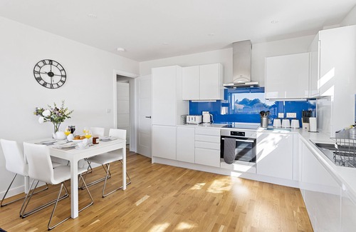 Torquay Apartment | Coastal Apartment in South Devon with Ocean Views & Garden