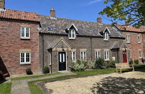 Filey Cottage | Experience Life of Filey: Oceanfront Cottage for 5 Guests