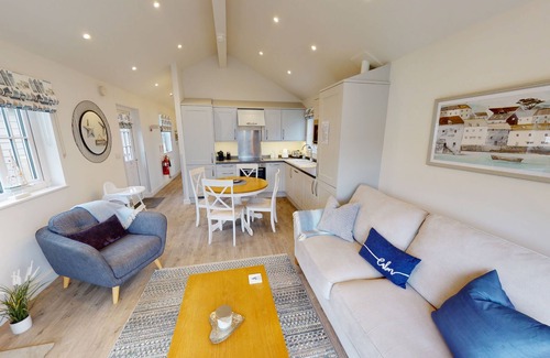 Filey Apartment | Coastal Lodge Getaway with Pool and Beach Access