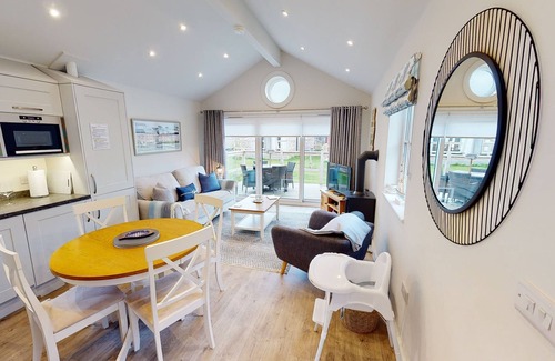 Filey Apartment | Coastal Lodge Getaway with Pool and Beach Access