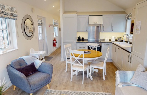 Filey Apartment | Coastal Lodge Getaway with Pool and Beach Access