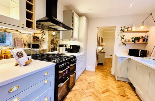 Whitley Bay House | Stunning Coastal Retreat Whitley Bay Sleeps 9
