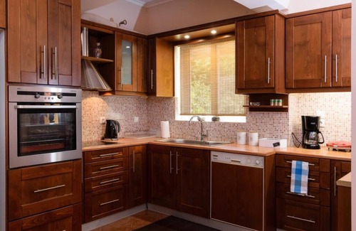 Daratsos House | Family House in Chania with Top-Rated Amenities