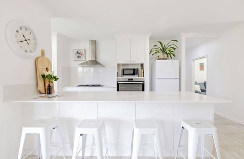 Yallingup Siding House | Relax and Unwind at Our Guest Rated 9.8 Villa with Ocean View