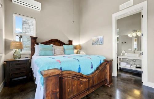 Dripping Springs House | Stunning Cottage with Fantastic Views for a Romantic Escape near Austin, Texas
