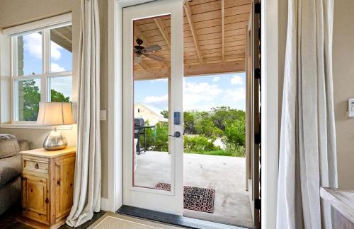 Dripping Springs House | Stunning Cottage with Fantastic Views for a Romantic Escape near Austin, Texas