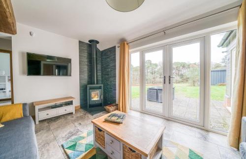 New Forest District House | Experience Comfort at The Tack Room – 4-Star & Family-Friendly