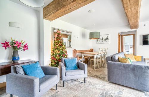 New Forest District House | Experience Comfort at The Tack Room – 4-Star & Family-Friendly
