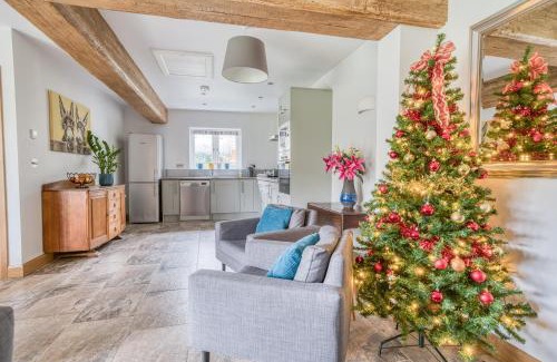 New Forest District House | Experience Comfort at The Tack Room – 4-Star & Family-Friendly